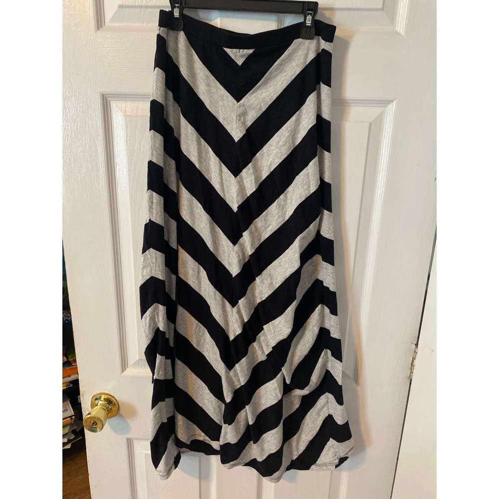 LC Lauren Conrad XS Black Gray Chevron Stripe Maxi Skirt Jersey Knit Stretch